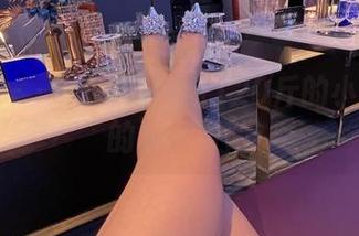 微密圈 – 一双高跟鞋与120斤的小王同学的私房冒险