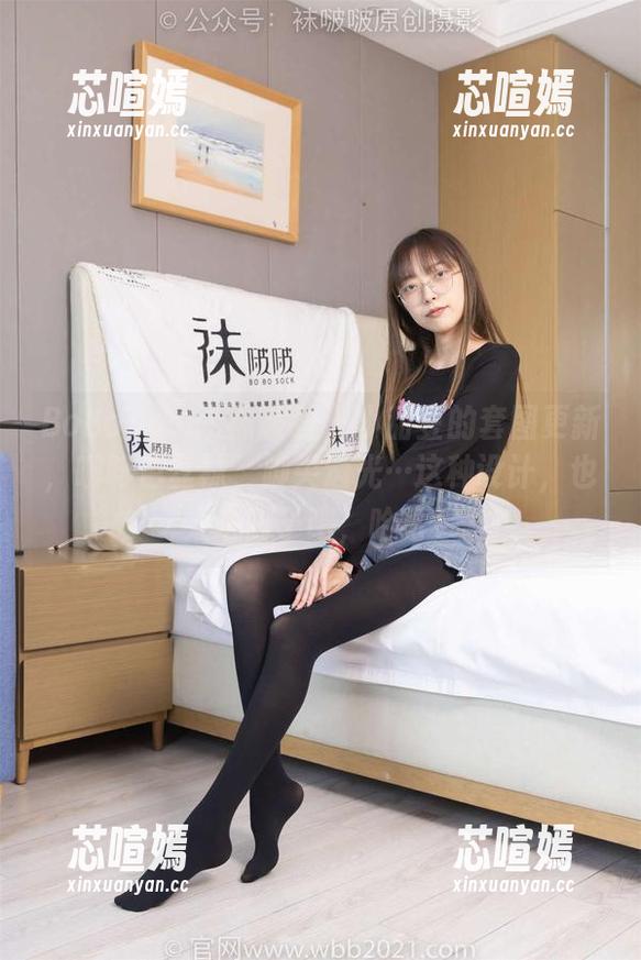 BoBoSocks袜啵啵 - 小甜豆的套图更新，咖啡色丝袜，脚尖透光…这种设计，也太坑脚了吧，哈哈！