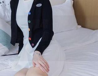 BoBoSocks袜啵啵 – 校服裤里丝——小甜豆的花絮美图，照片一换姿势，果然别有一种风味。