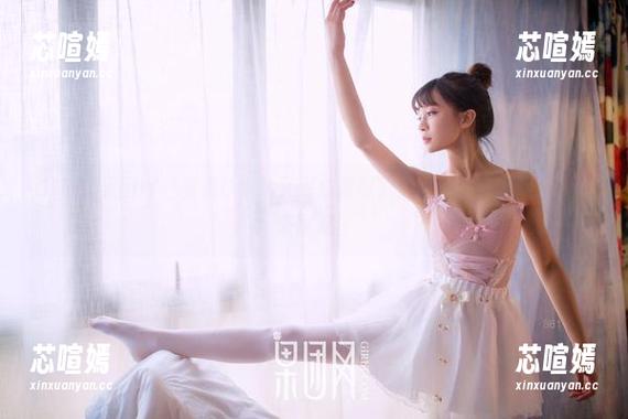 GIRLT果团网 - 蜜桃Q妹儿又来放福利了，肉丝图集国际章，速来围观！