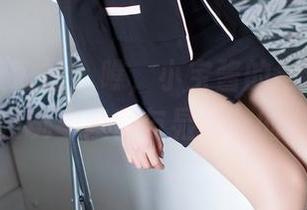 IMiss爱蜜社 – 瞧，小宝酱的全套黑色，仿佛在玩“隐藏与显现”的游戏。