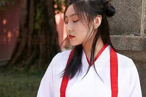MiiTao蜜桃社 – 爱丽莎Lisa的女仆作品集，似乎有点别的意思…嗯。