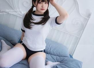 观看2022圣诞，Natsuko夏夏子在这个作品中构建了一种奇怪的熟悉感