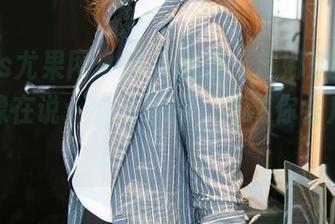 UGirls尤果网 – 高清画质，赵娜娜的高跟鞋好像在说：“下载我，不然你会后悔！”