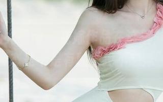 UGirls尤果网 – 花嫁作品在这里，陈七七的姿态是不是有种“我不想嫁”？