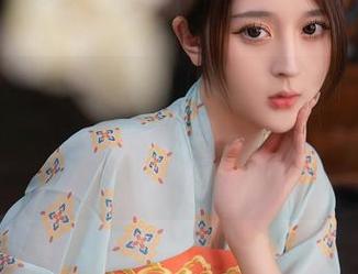 Xiuren秀人网 – 林文文在纠结这些灰丝复古的原图，怎么能把画面玩得这么有趣？