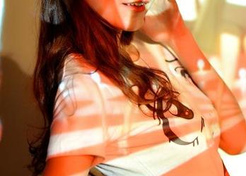 pans – 最新写真里，妮妮把黑白玩得挺溜，等遇到色彩会怎么样？