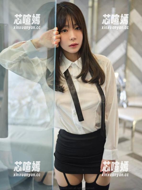 wuyo(우요)兔女郎在线作品：你们想让我专注可真不容易，满眼都是亮点！