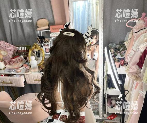 一笑芳香沁,比基尼+cos，简直造物主的杰作；