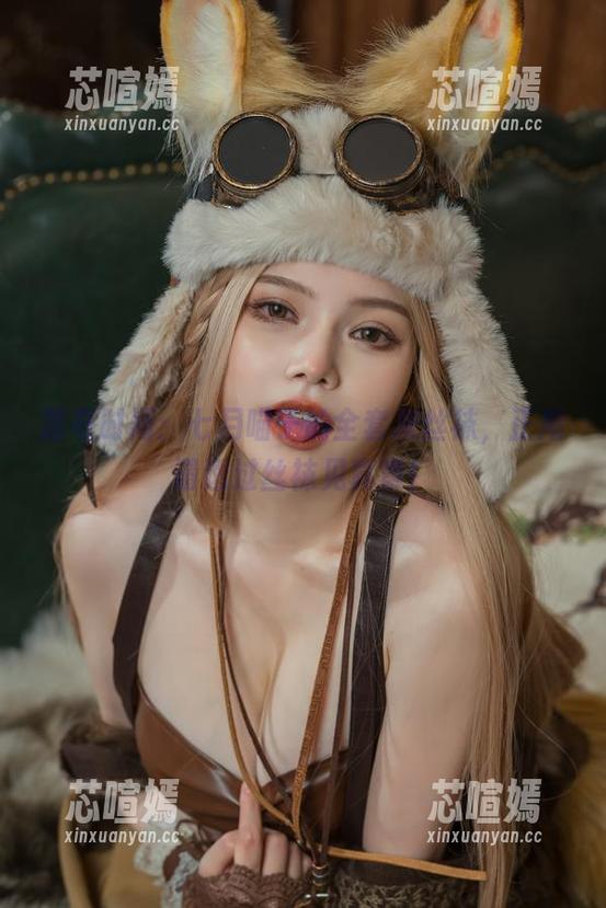 猎奇时间：七月喵子的全套灰丝袜，正所谓透过丝袜见真章！