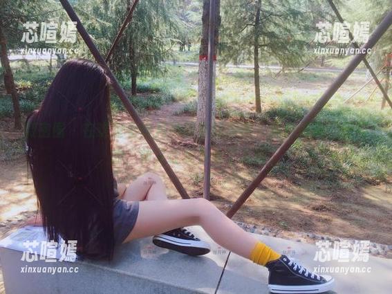 微密圈 - 在这里看丝月神的在线原图，黑白搭配，闷闷的，却又让我多看了几眼。