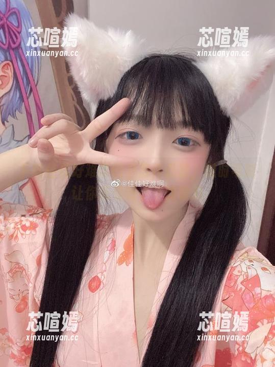 下载佳佳好难啊的魅魔作品集，随时可能让你感受到小小的窘迫