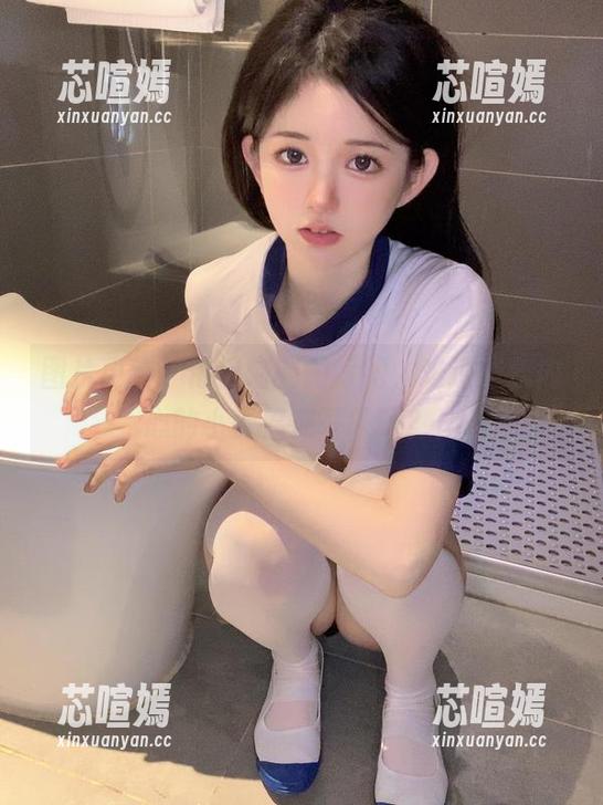 倦倦喵 图片更新:倦倦喵的露背裙,难道是我内心的小野兽在呼唤吗?!