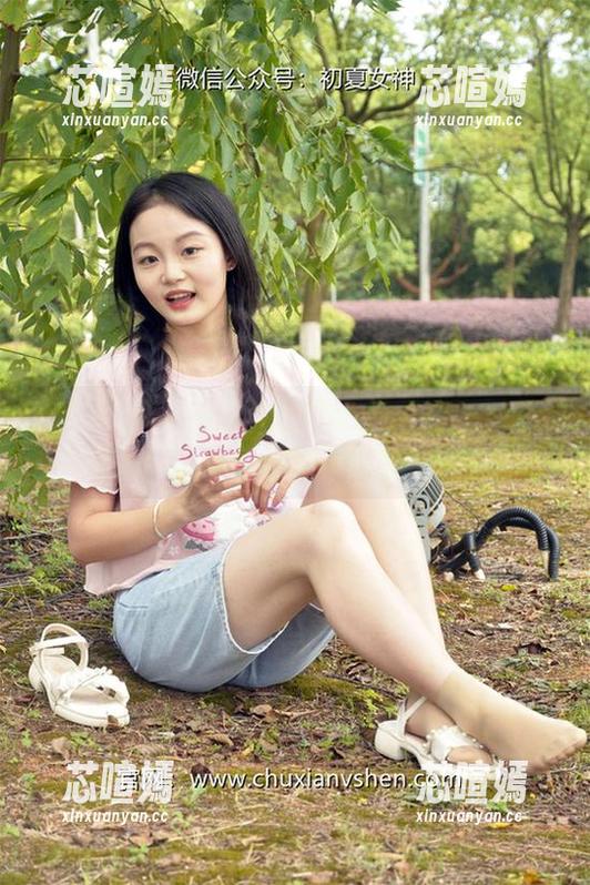 初夏女神 - 柒柒与她的制服派对：随便翻翻就变成资源的宝藏