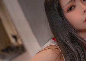 悄悄查看，可可老师的连体衣在线，图片里的每个缝隙都在呼唤我的目光。