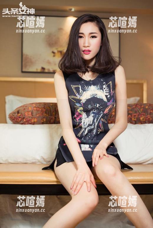 头条女神 - 图包里的文雪，眼镜与魅惑的微妙平衡，抓人眼球！