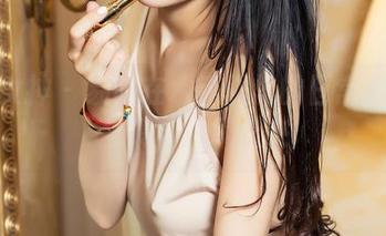 头条女神 – 易阳在水手服里的日常：写真合集，海风吹来