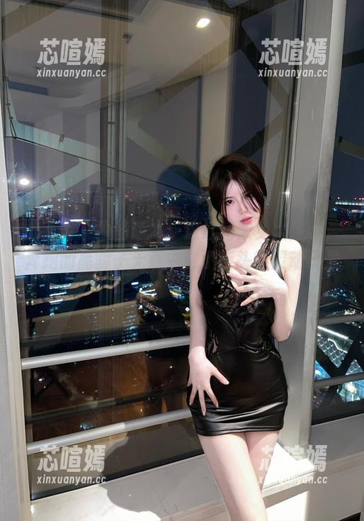 微密圈 - 原图版本：这红裙未免太耀眼，奔跑的晶骡子无意中成了街头的灵动风景？