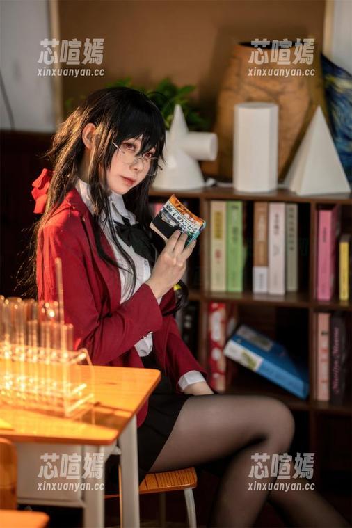 镂空作品分享时，安食Ajiki把浪漫和混沌都装进了画框里