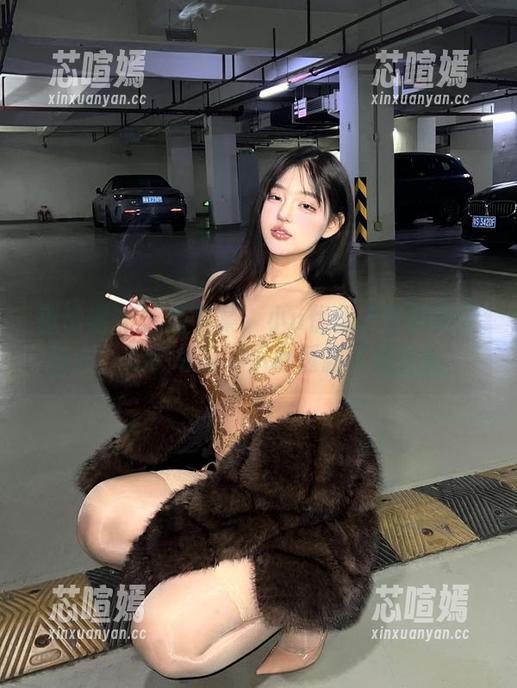 微密圈 - 最新合集：小u优优子在旗袍中撩人，无奈总是不小心透露了点什么。