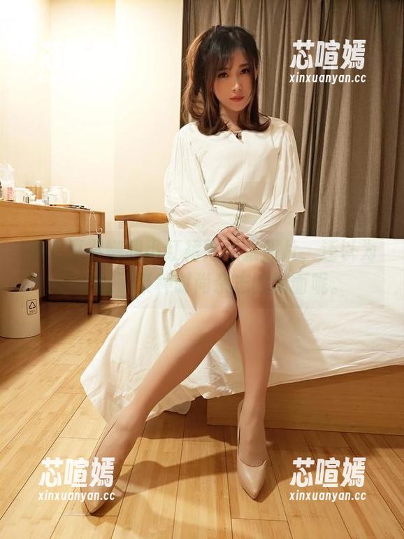 小女巫露娜和小红裙隔这张照片，还以为已经进了某种时尚杂志的封面呢。