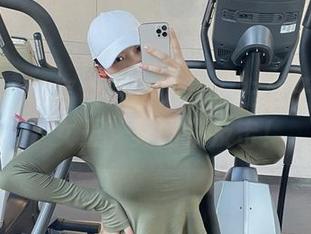 微密圈 – 谁言女人不如男？左公子666拿“女王”美图来反击！