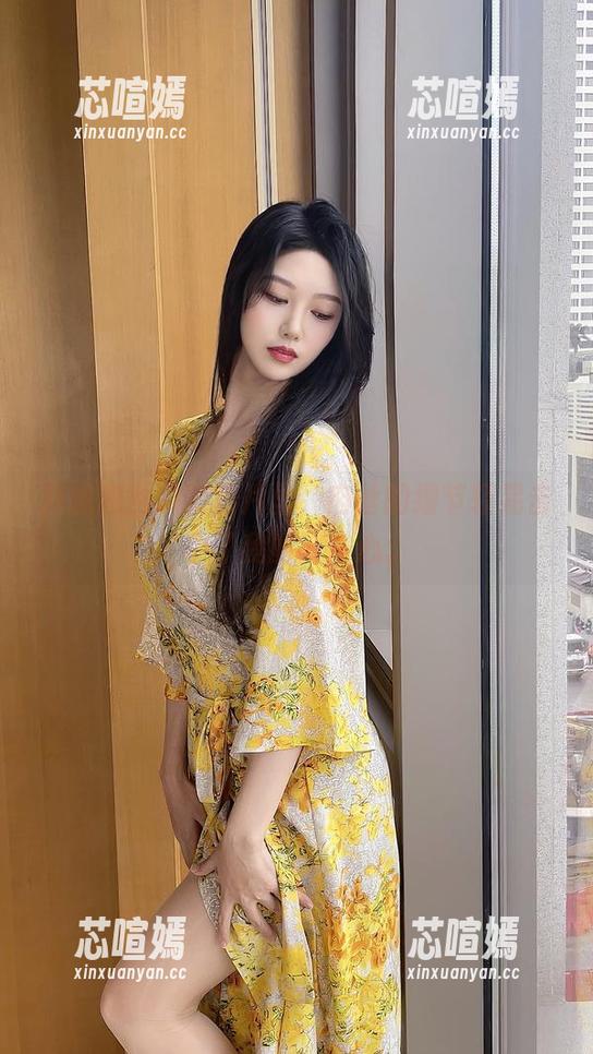 抖娘利世的新照片里，肉丝的细节轻易击中了我的好奇心。