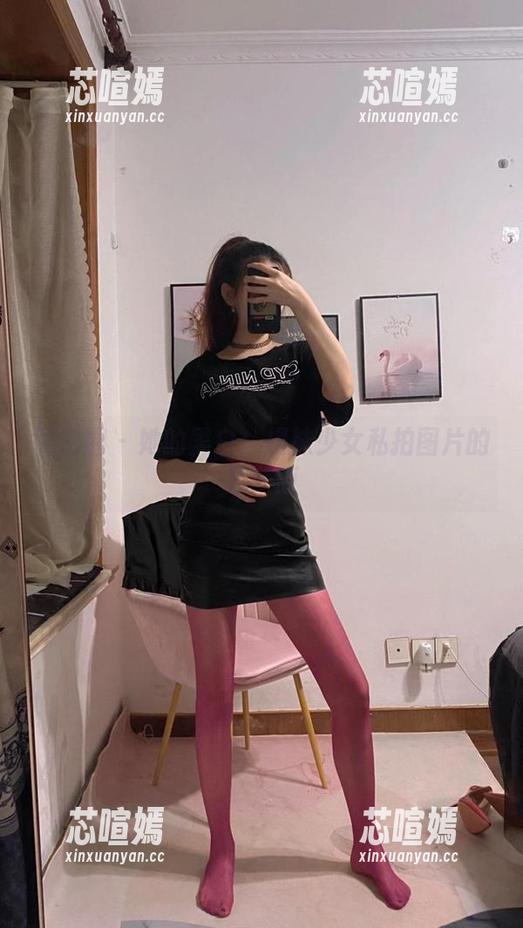 微密圈 - 她的黑白：提袜少女私拍图片的另一面