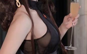 星野saori的夏日系列，水边的美图，你可别盯得太久