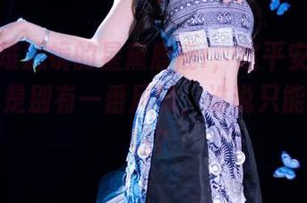 顶着一堆滤镜的星黛鹿鹿i，这平安集锦的作品也是别有一番风味，谁说只能深沉才好？