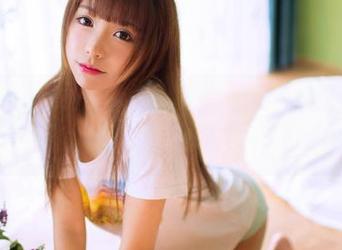 果团网 – 莫雅淇的黑丝套图，细腻得令人想开个巨型画展！