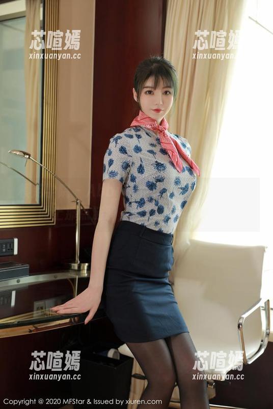 模范学院 - Abby王乔恩的泳衣精选：水面上那点涟漪，似乎都在打量你？