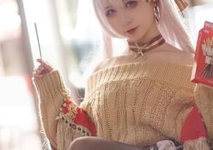 樱落Selena这次穿的是碧蓝航线的可畏礼服，图片下载来吧，一张比一张惊艳！