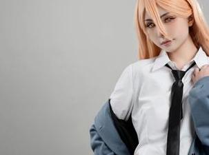 爆机少女喵小吉红裙在线：你以为这是走秀？不！这是猫步走进我心中！