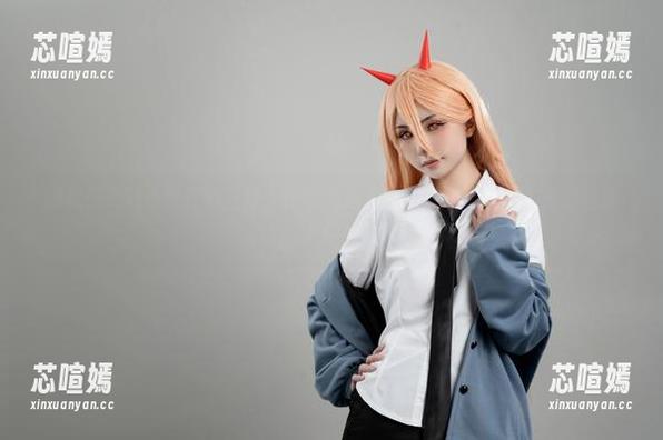 爆机少女喵小吉红裙在线：你以为这是走秀？不！这是猫步走进我心中！