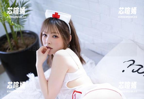 下载白露Bululu的护士写真集，打破平凡日常！