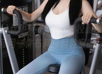 秀人网 – 优琪琪子yuki的校服图包：看她如何用一件布料撩翻教室的风云！