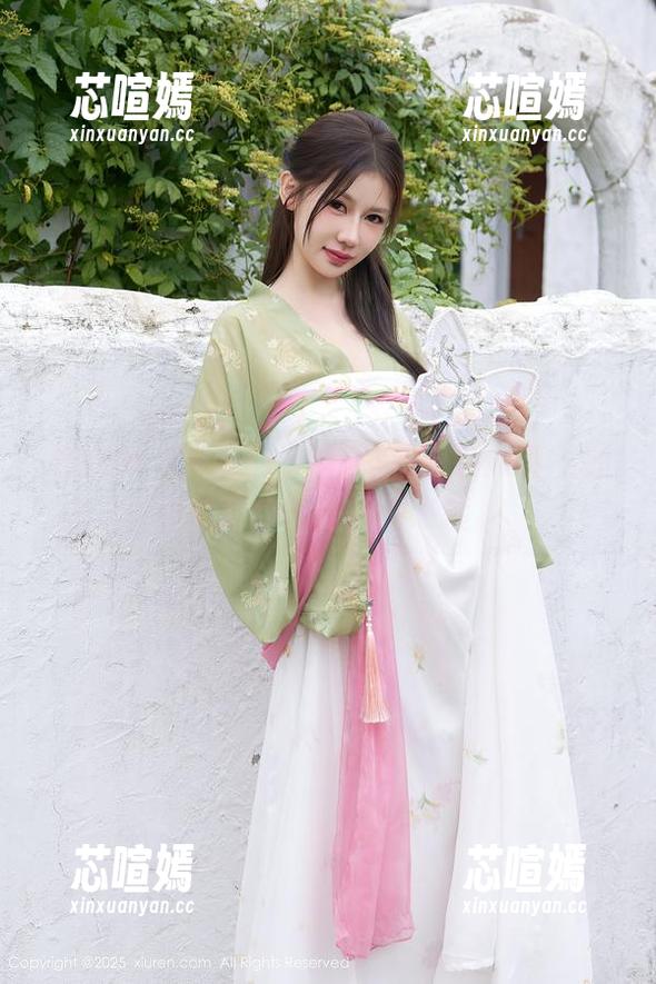 秀人网 - 安妮Tess在私拍中谈短裤，偶尔的简约也是一种态度。
