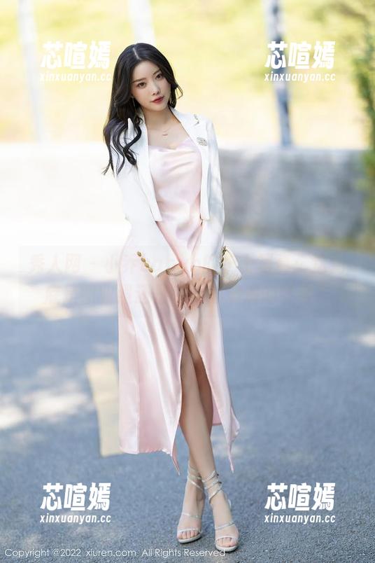 秀人网 - 小乔babyb的护士写真：这到底是职业照还是少女心满满的参考？