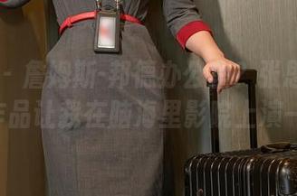 秀人网 – 詹姆斯-邦德办公室？张思允Nice的作品让我在脑海里影院上演一幕。