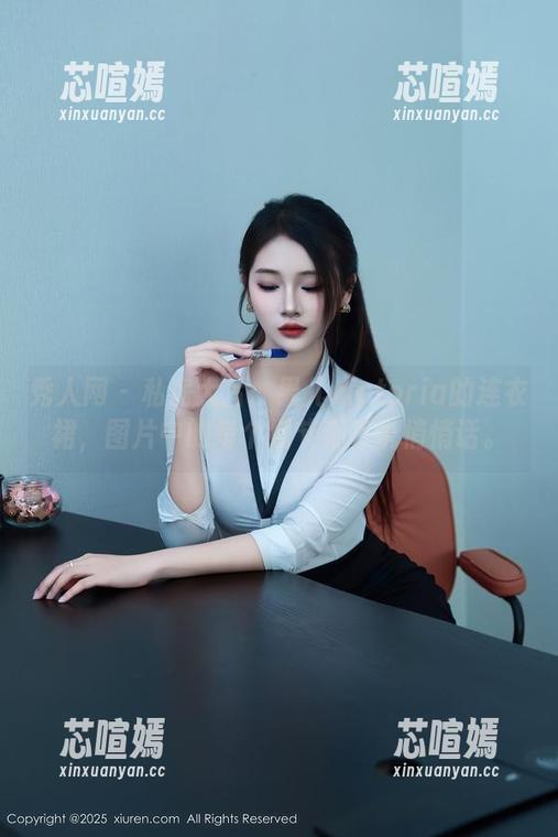 秀人网 - 私房大片：果儿victoria的连衣裙，图片中的每个细节都在说悄悄话。