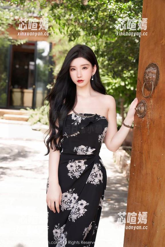 秀人网 - 原图揭晓，灰丝王曼柔，给我多来一点日常小确幸！