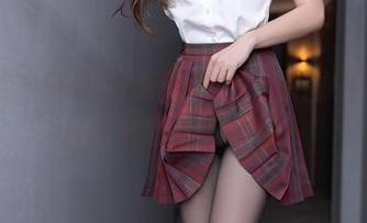 秀人网 – 软情的海边探险：原图中那些不小心被卷走的沙子！