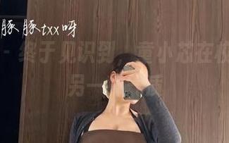 微密圈 – 终于见识到，童小芯在校服下的另一种气质
