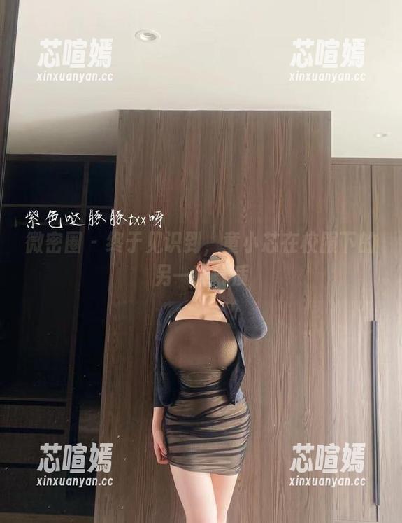 微密圈 - 终于见识到，童小芯在校服下的另一种气质