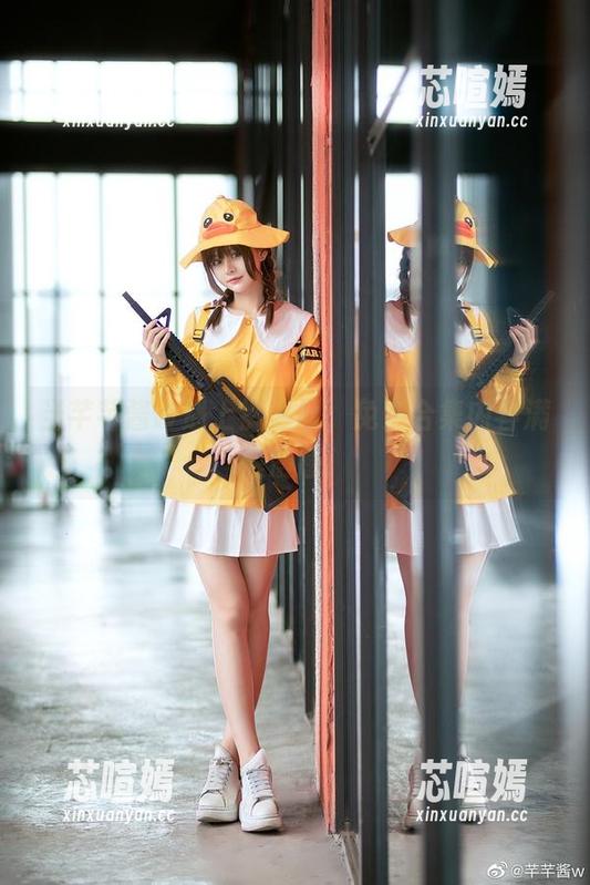 当芊芊酱w遇上裤里丝，免费合集内容满浪漫感！