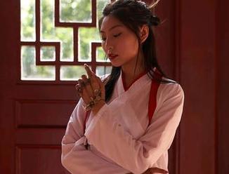 蜜桃社 – 当珍妮Jeane穿上校服，历史都要停车：原图福利送给你！