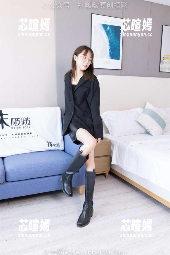 袜啵啵 - 高跟凉鞋，在小沫的私拍里，悄然成了一种态度…