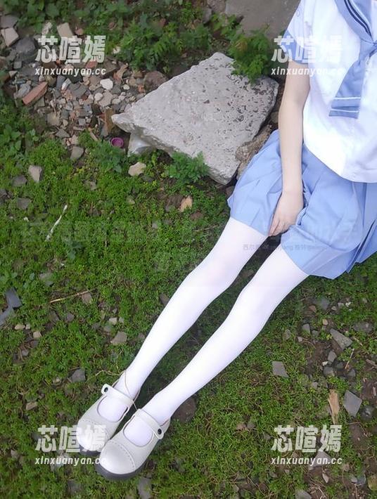 在高清图库里翻滚，西尔酱带着草香的水手服来啦！