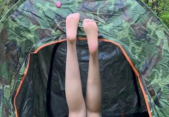 微密圈 – 谁说吊带只能单调？看迷人的五姨太的美图，果然不同寻常！